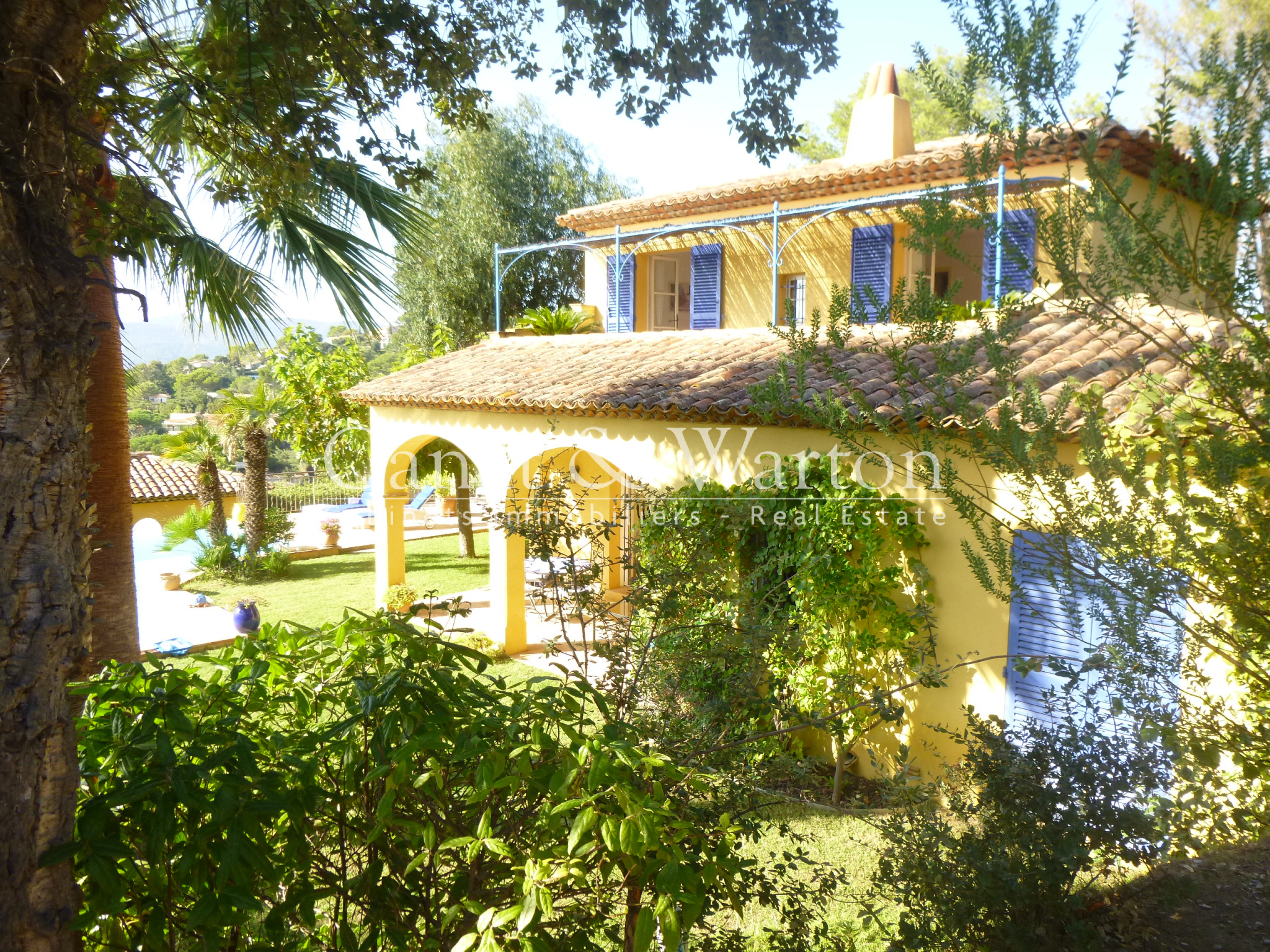 Vente VILLA + MAZET INDEPENDANT VUE DEGAGEE FACE AU VILLAGE Pierrefeu