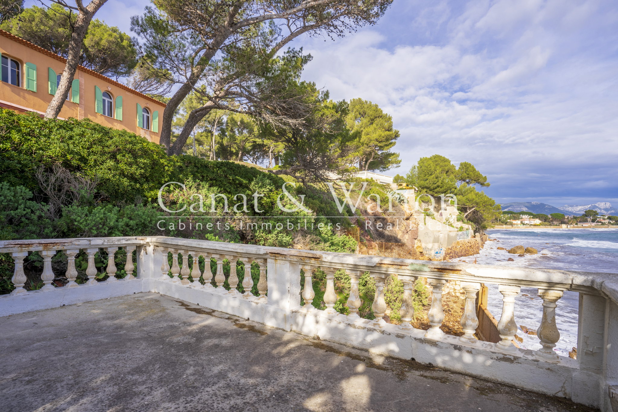 Vente CÔTE VAROISE PROPRIÉTÉ PIEDS DANS L'EAU VUE MER IMPRENABLE AVEC