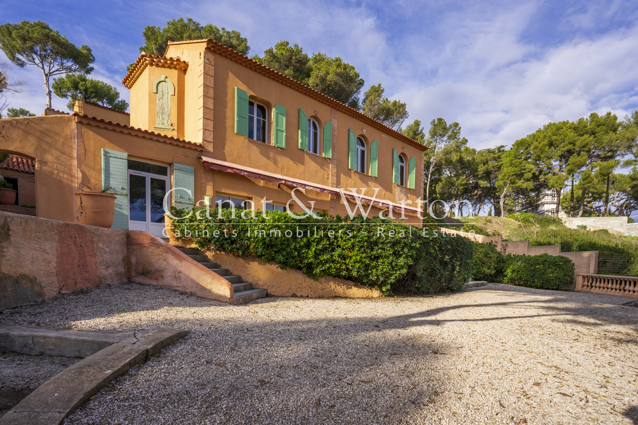 Vente CÔTE VAROISE PROPRIÉTÉ PIEDS DANS L'EAU VUE MER IMPRENABLE AVEC