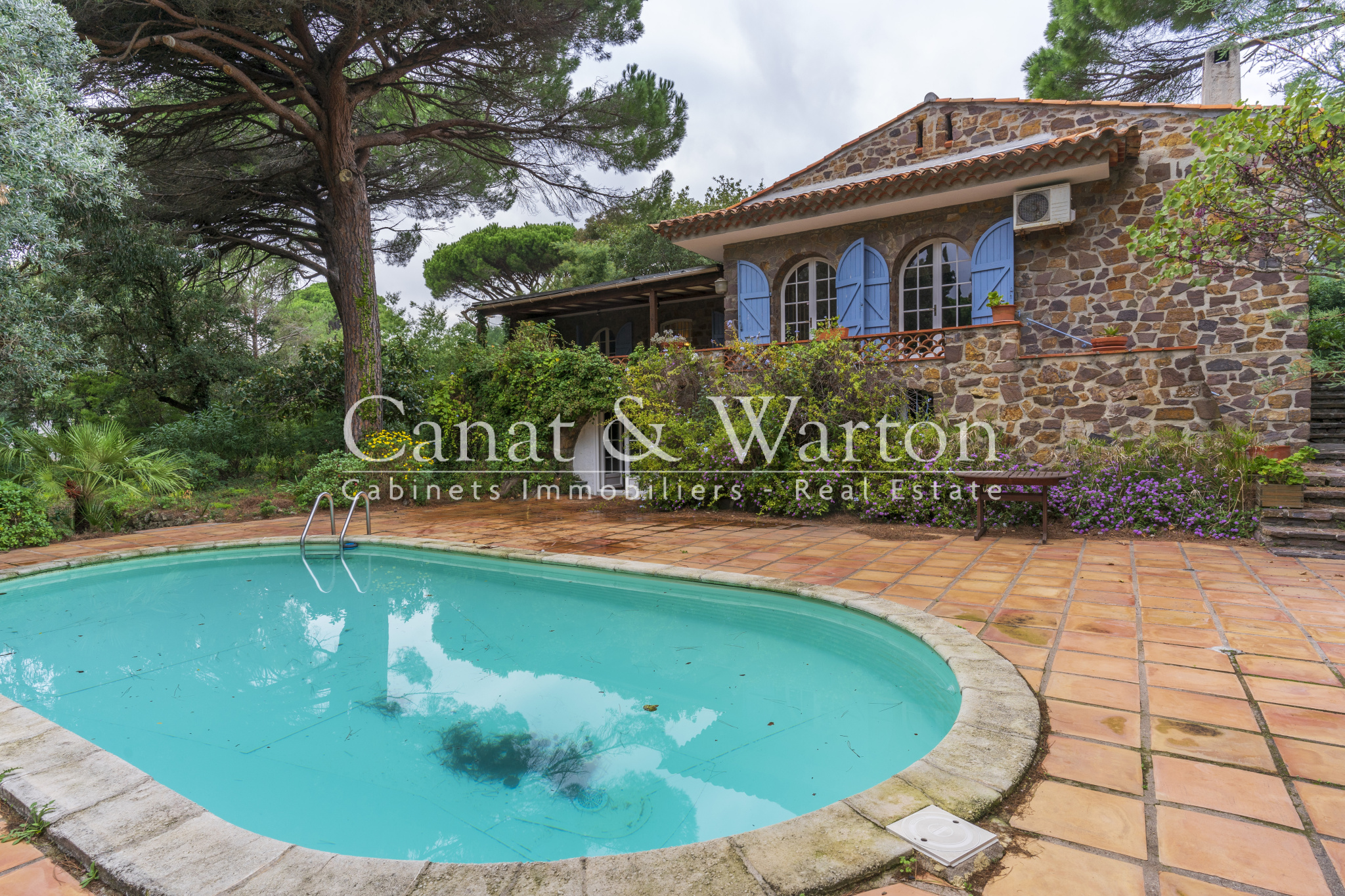 Vente VILLA AVEC PISCINE À GRIMAUD À QUELQUES PAS DE LA PLAGE Grimaud maison / villa à vendre Vente VILLA AVEC PISCINE À GRIMAUD À QUELQUES PAS DE LA PLAGE Grimaud maison / villa à vendre