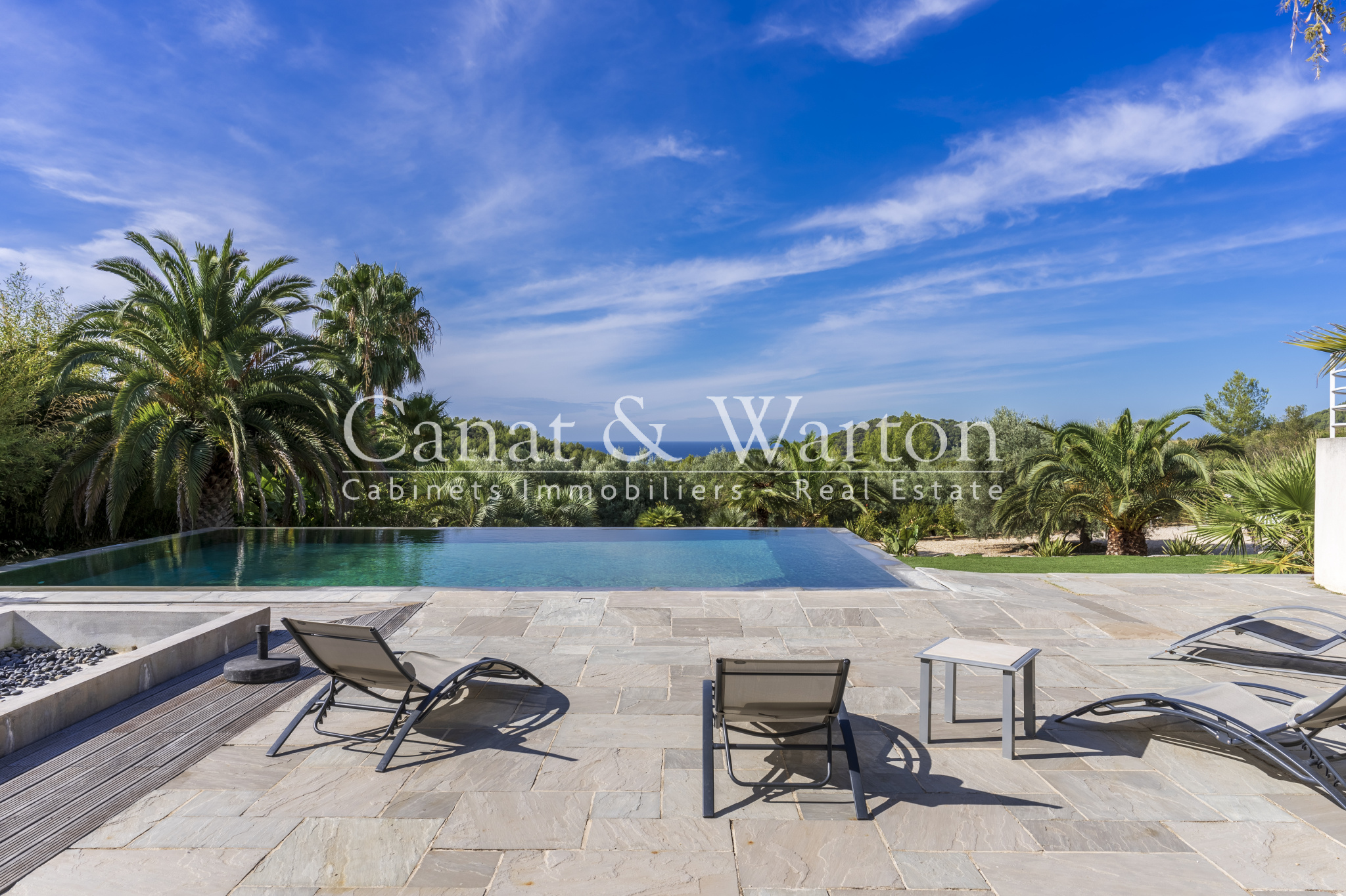 Vente MAISON de 407 m² DANS UN DOMAINE PRIVE VUE MER SaintCyrsurMer