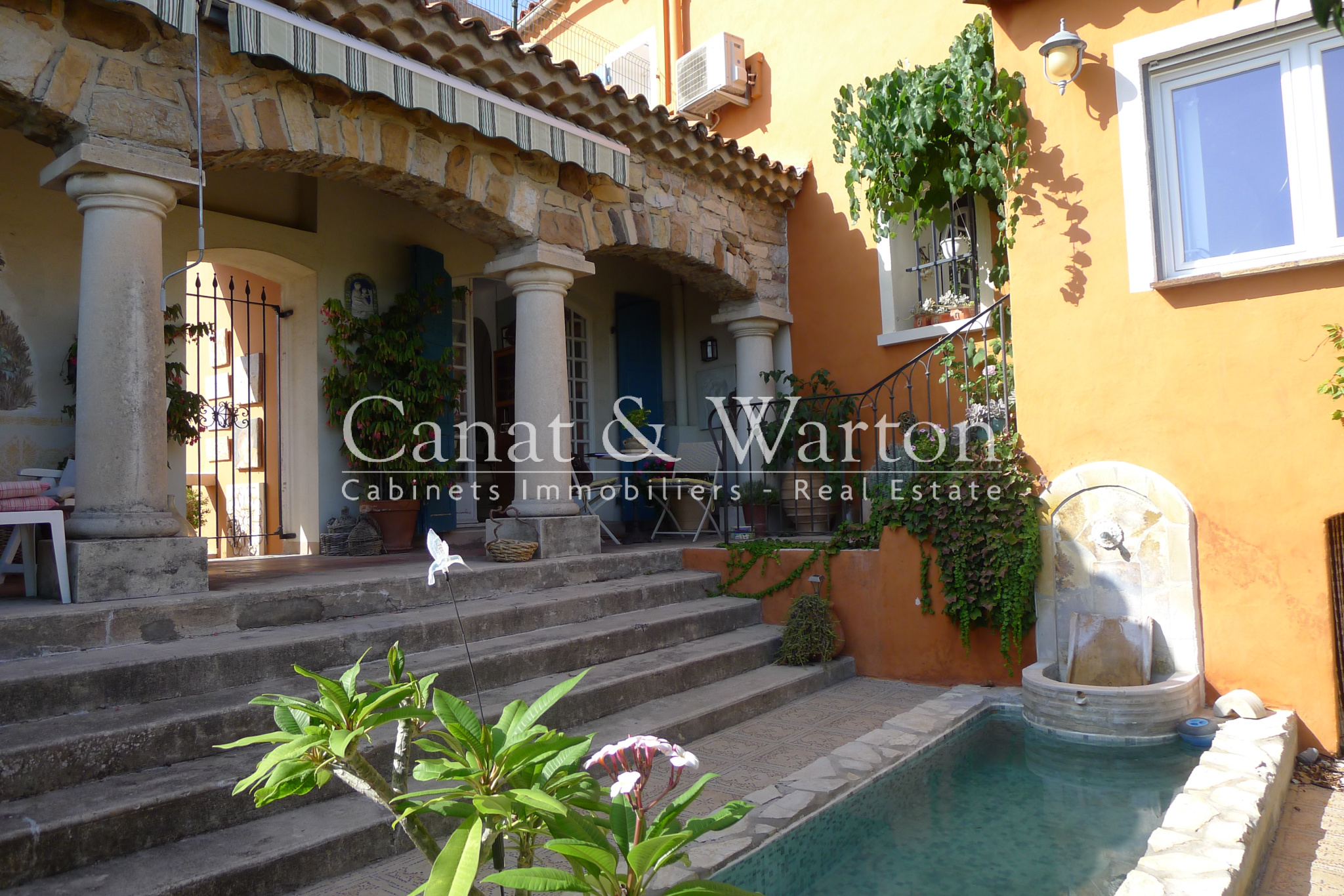 Vente LA GARDE VIEUX VILLAGE SUPERBE MAISON CHARGÉE D'HISTOIRE La Garde